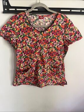 Dickies Women’s Floral V-Neck Scrub Top